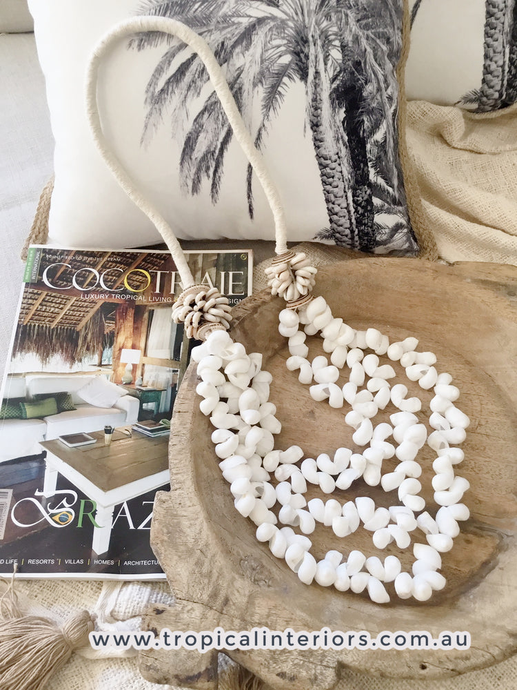 
            
                Load image into Gallery viewer, Bermuda Cluster Shell Necklace - Tropical Interiors
            
        