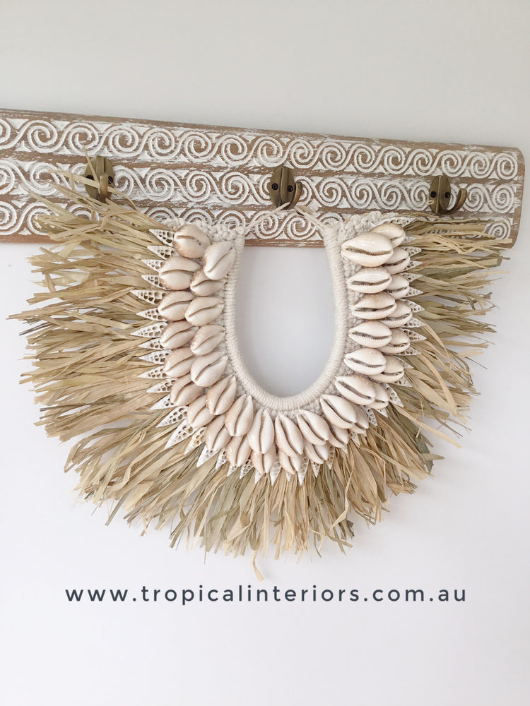 
            
                Load image into Gallery viewer, Nassau Raffia Necklace Wall Hanging - Tropical Interiors
            
        